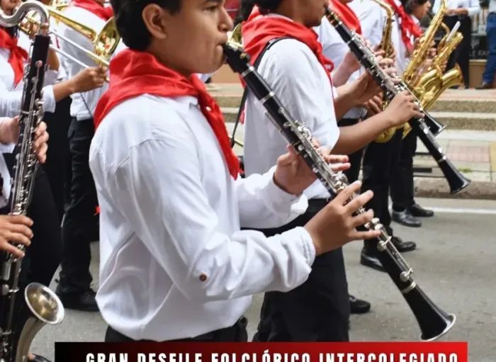 Estudiantes participando en una actividad artística